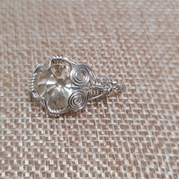 Yellow Labradorite Eye Wrapped in Sterling Pendant - Picture 10 of 14